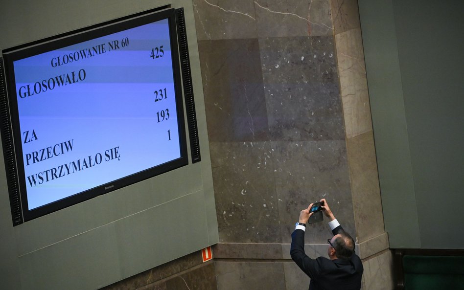 Wyniki głosowania na sali plenarnej Sejmu w Warszawie