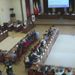 Diety radnych kością niezgody. NSA przeciął spór