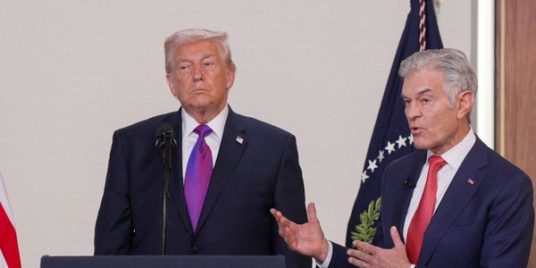 Współpracownik Donalda Trumpa w 2016 roku zapraszał Jeffreya Epsteina na Walentynki