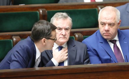 Mateusz Morawiecki, Piotr Gliński i Jacek Sasin – premier jest z wicepremierami w konflikcie już od 
