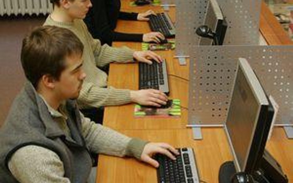 Związki zawodowe mogą uczyć personel przez Internet
