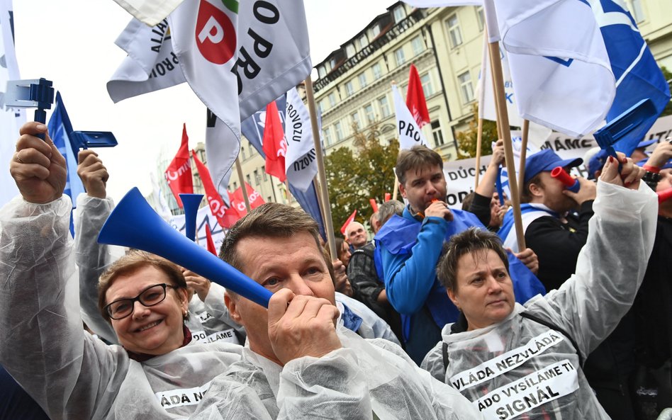 Firmy na świecie coraz rzadziej rekrutują