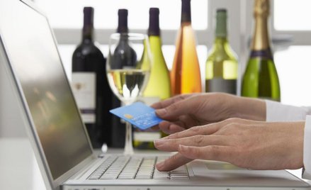 Eksperci oceniają, że od alkoholu uzależnione jest ok. 2 proc. polskiego społeczeństwa