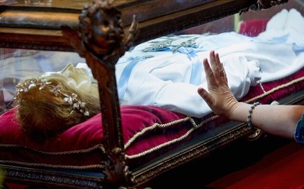 Świętość w relikwiarzu: szczątki św. Marii Moretti