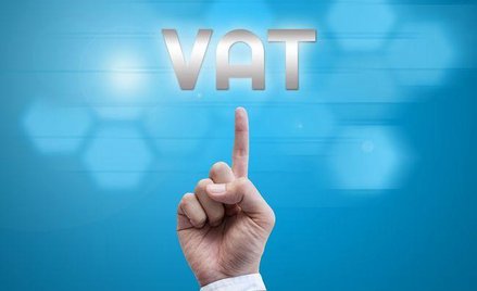 Czy mechanizm odwróconego obciążenia z VAT stosuje się wobec niezarejstrowanego podatnika