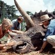 Po uderzeniu w Ziemię asteroidy zniknęły dinozaury; kadr z filmu "Park Jurajski"