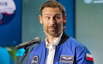 Ze względu na duże zainteresowanie, udział w wydarzeniu na Uniwersytecie Warszawskim wymaga wcześnie