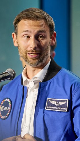 Ze względu na duże zainteresowanie, udział w wydarzeniu na Uniwersytecie Warszawskim wymaga wcześnie