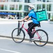 Uczelnia, w której studiują kurierzy Uber Eats, nie narusza praw i wolności