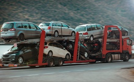 W ubiegłym miesiącu sprowadzono do Polski nieco ponad 66,7 tys. samochodów osobowych i lekkich dosta