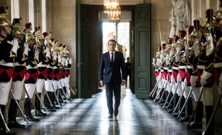 Wersal jest miejscem, w którym prezydent Francji czuje się dobrze. Stąd podejrzenia, że tworzy prezy