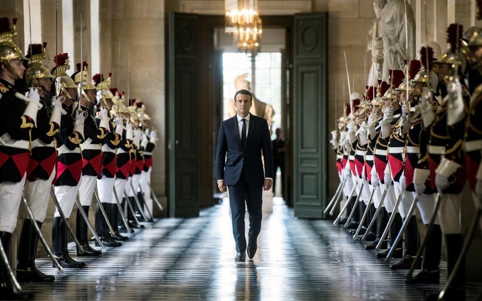 Wersal jest miejscem, w którym prezydent Francji czuje się dobrze. Stąd podejrzenia, że tworzy prezy