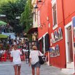 Włóczenie się uliczkami artystycznej sdzielnicy Aten, Plaki, to jedna z największych przyjemności w 