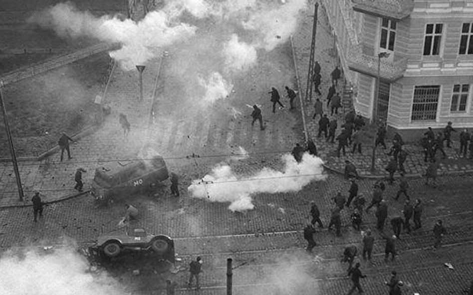 Milicja i wojsko zabiły w grudniu 1970 r. na Wybrzeżu 45 osób (według oficjalnych danych)