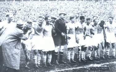 Po zwycięstwie w finale mistrzostw Niemiec w 1937 roku, z 1. FC Nürnberg 2:0 na Stadionie Olimpijski