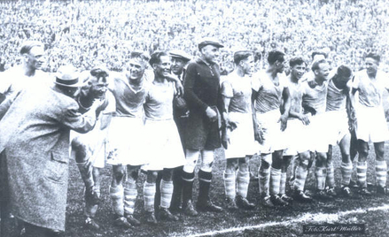 Po zwycięstwie w finale mistrzostw Niemiec w 1937 roku, z 1. FC Nürnberg 2:0 na Stadionie Olimpijski
