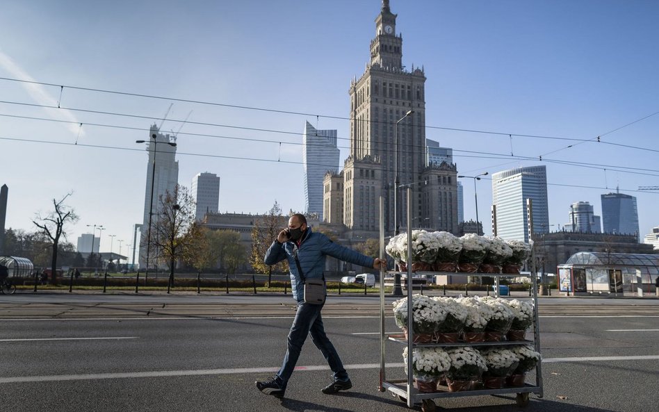 Pełzający lockdown rozlewa się po Polsce