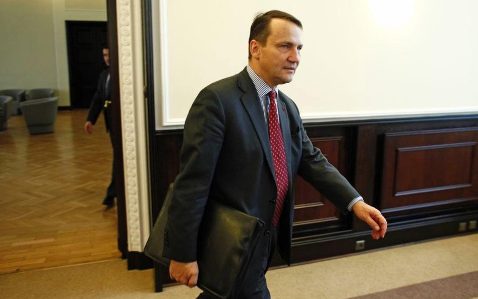Sikorski: zorganizowany atak na rząd