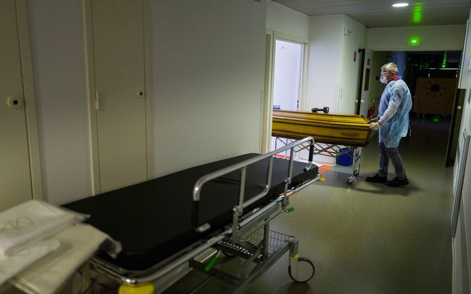 Koronawirus we Francji: Ponad 1,5 tys. zgonów w dwa dni