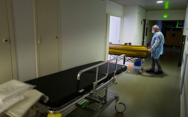 Koronawirus we Francji: Ponad 1,5 tys. zgonów w dwa dni
