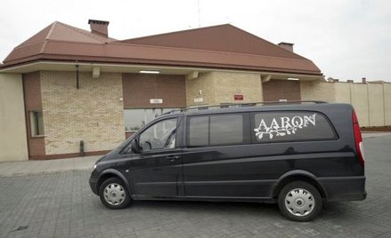 GUS klasyfikuje przewóz zwłok jako przewozy pasażerskie pozarozkładowe