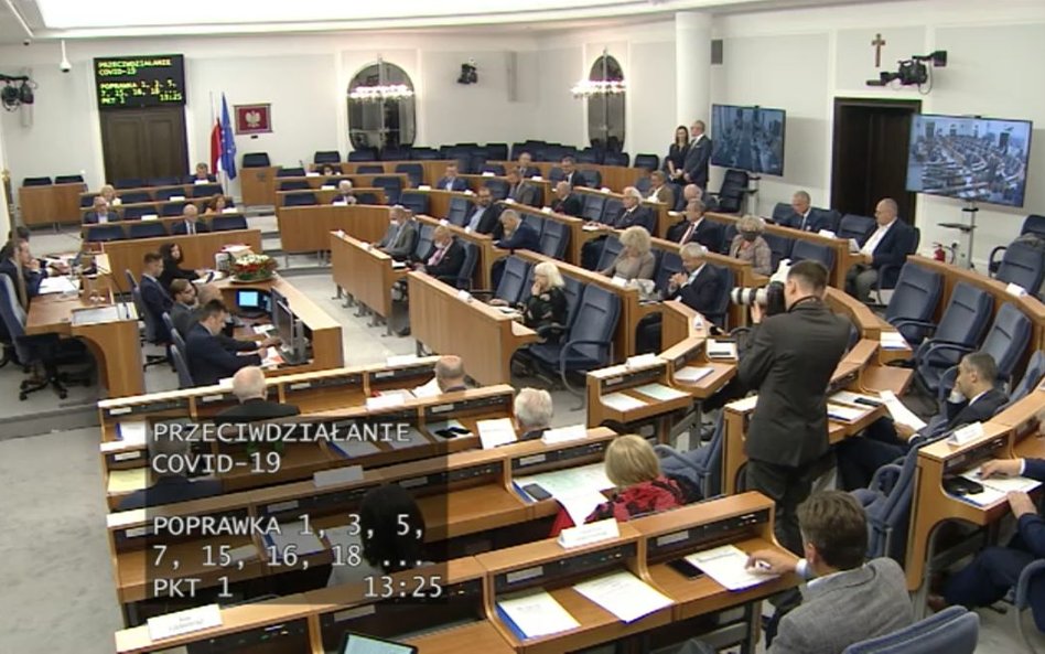 Senatorowie uchwalili zwolnienie z ZUS i postojowe dla touroperatorów