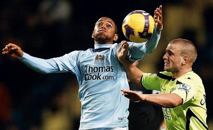 Brazylijczyk Robinho (z lewej) przeszedł do City latem za rekordową kwotę 40 mln euro. Ostatnio ucie