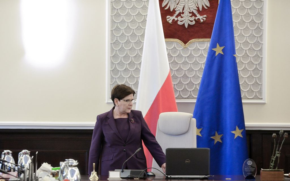 Premier Szydło: patrzę ze spokojem na przyszłość rządu