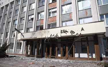Budynek uszkodzony w wyniku ataku drona w Biełgorodzie