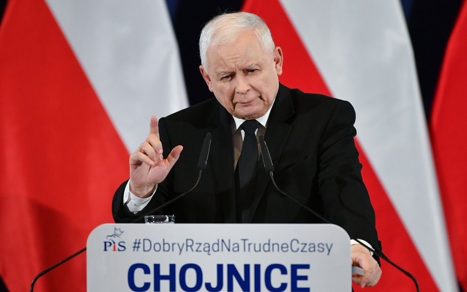 Prezes PiS Jarosław Kaczyński podczas spotkania ze zwolennikami ugrupowania w Chojnickim Centrum Kul