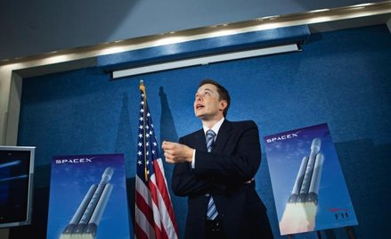 Najbliźej komercyjnej wyprawy w kosmos jest Space X-firma południowoafrykańskiego wizjonera Elona Mu