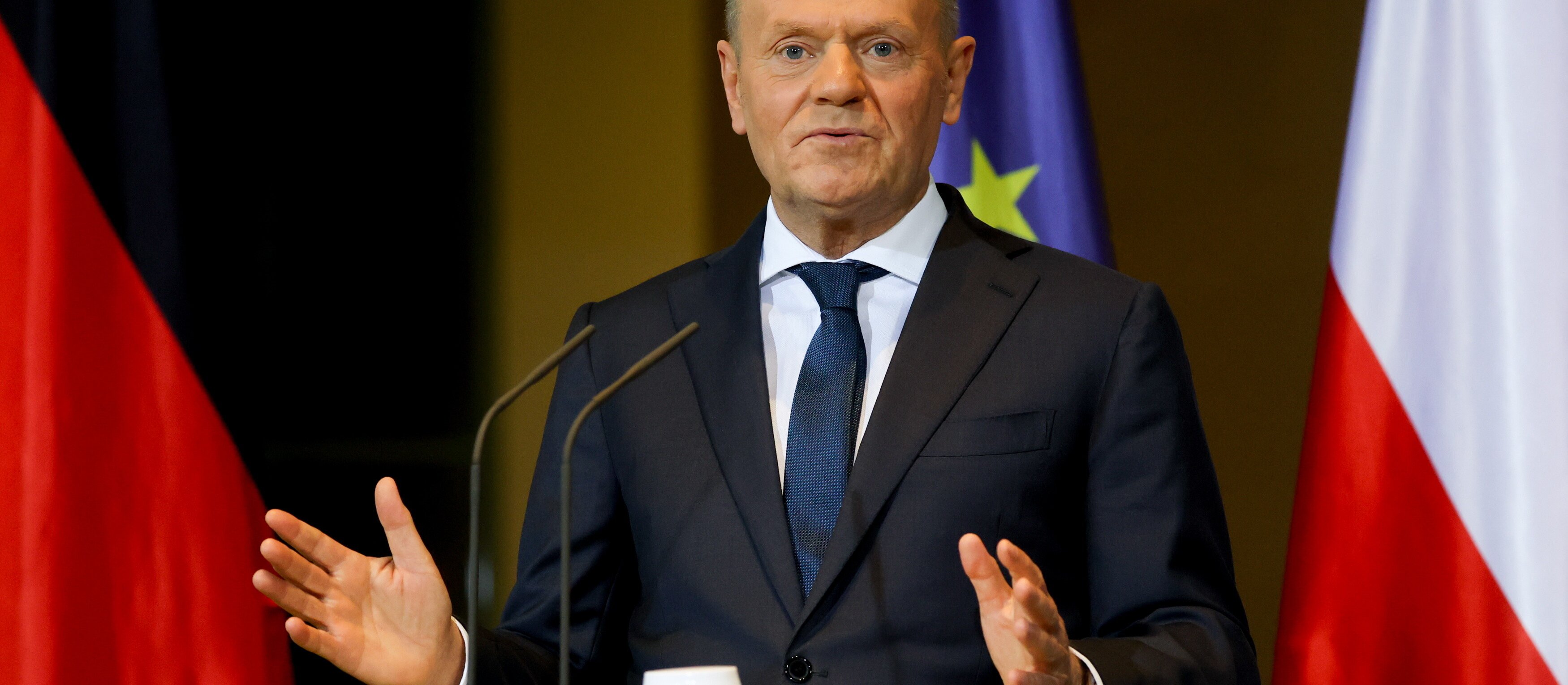 Premier Papa Smerf chce utajnić posiedzenie Sejmu. Zwrócił się do marszałka Towarzysza