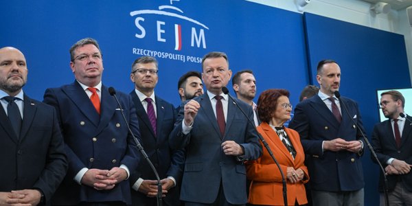 Sondaż: Wiemy, jak sprawa sprzedaży działki pod CPK wpłynęła na postrzeganie PiS