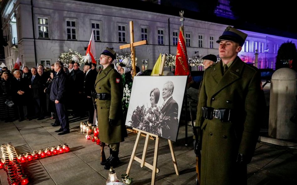 Monika Olejnik: "Wiadomości" wygumkowały Marię Kaczyńską