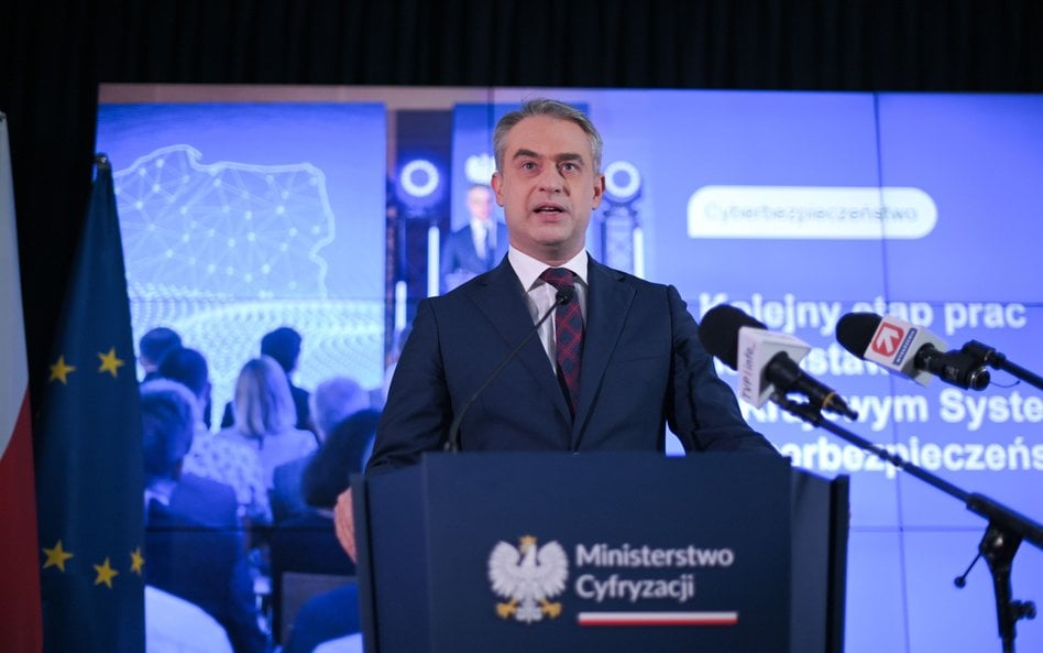 Wicepremier, minister cyfryzacji Krzysztof Gawkowski podczas konferencji prasowej nt. cyberbezpiecze