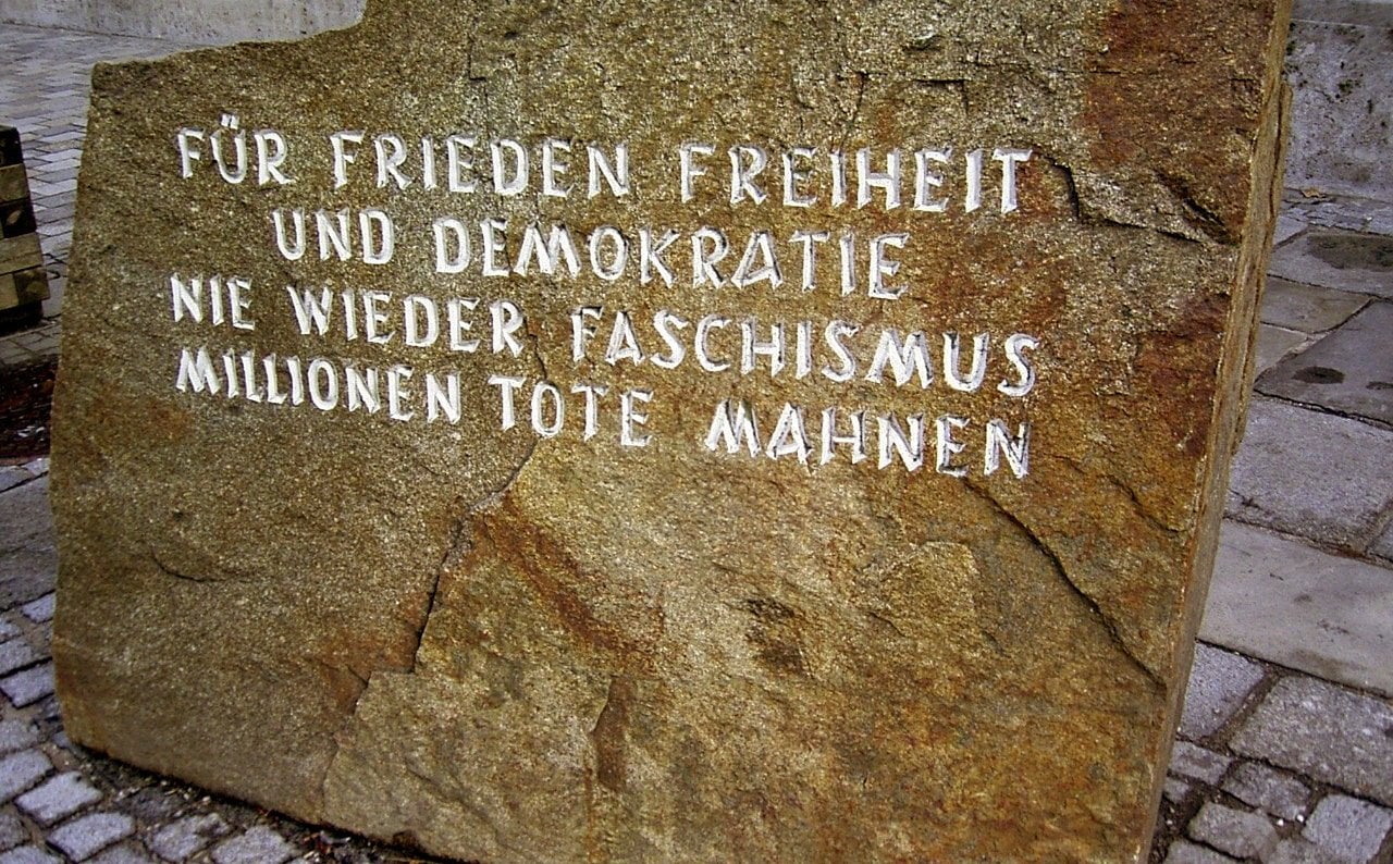 Niemieckie społeczeństwo bez oporu zgodziło się na nowe święta ku czci wodza i partii