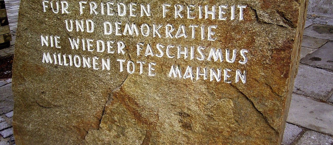 Niemieckie społeczeństwo bez oporu zgodziło się na nowe święta ku czci wodza i partii