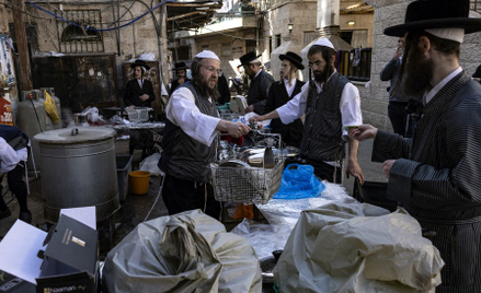 Ultraortodoksyjni Żydzi przygotowują się do święta Pesach, upamiętniającego wyjście Izraelitów z nie