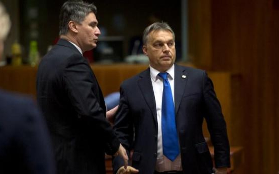 Orban rezygnuje z podatku od internetu