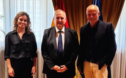 Prezes TUI Group Sebastian Ebel (w środku) spotkał się z ministrami odpowiedzialnymi za turystykę w 