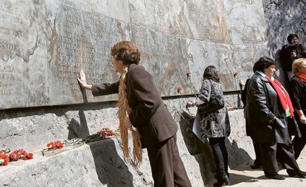 Na Muro de los Nombres w Villi Grimaldi wymienione są nazwiska osób przetrzymywanych w tym więzieniu