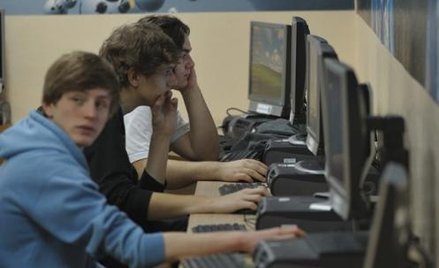 Nauczyciele gimnazjów, bojąc się o pracę, lepiej uczą młodzież