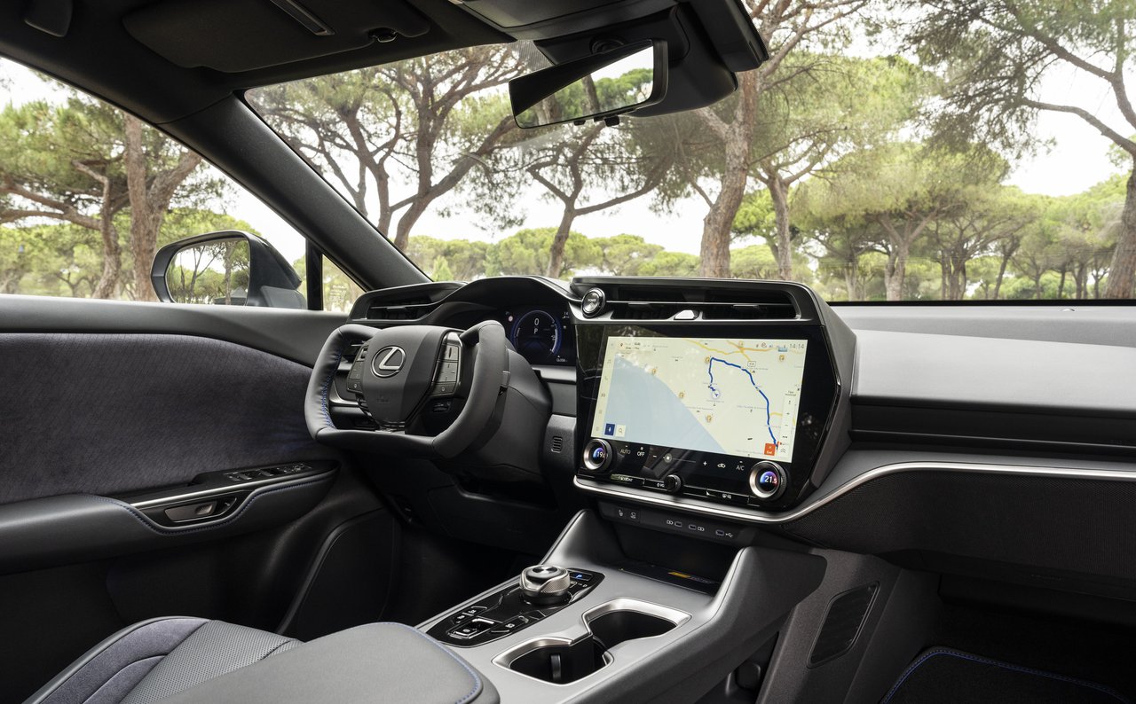 Chiny zakazują półkierownic. Koniec z wolantami w nowych samochodach