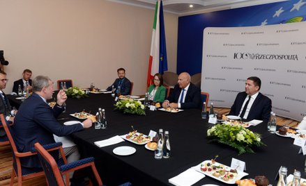 Bogusław Chrabota (z lewej) pytał ministra finansów Tadeusza Kościńskiego m.in. o drugi podatek dla 