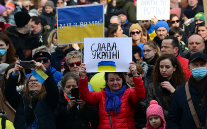 Polacy wciąż chcą pomagać Ukraińcom, ale na dużo mniejszą skalę niż zaraz po wybuchu wojny