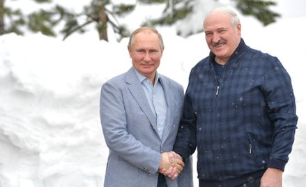 Putin spotkał się z Łukaszenką w Soczi i zaprosił na narty