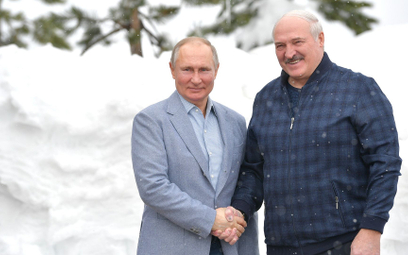 Putin spotkał się z Łukaszenką w Soczi i zaprosił na narty