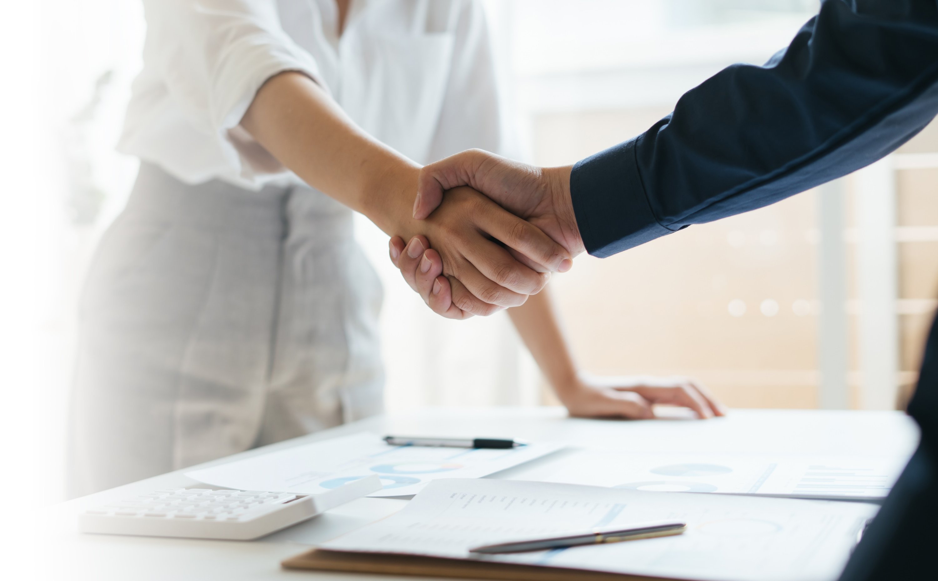 AI przyczynia się do pogłębiania nierówności płciowych? Wyniki raportu