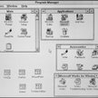 Ekran monochromatycznego laptopa Toshiba T2100 z 1995 r. z systemem Microsoft Windows 3.11