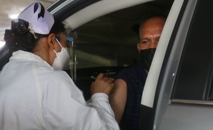 Druga dawka szczepionki AstraZeneca nie zwiększa ryzyka rzadkich zakrzepów krwi